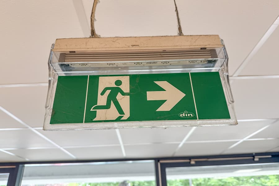 8 Hinweisschilder